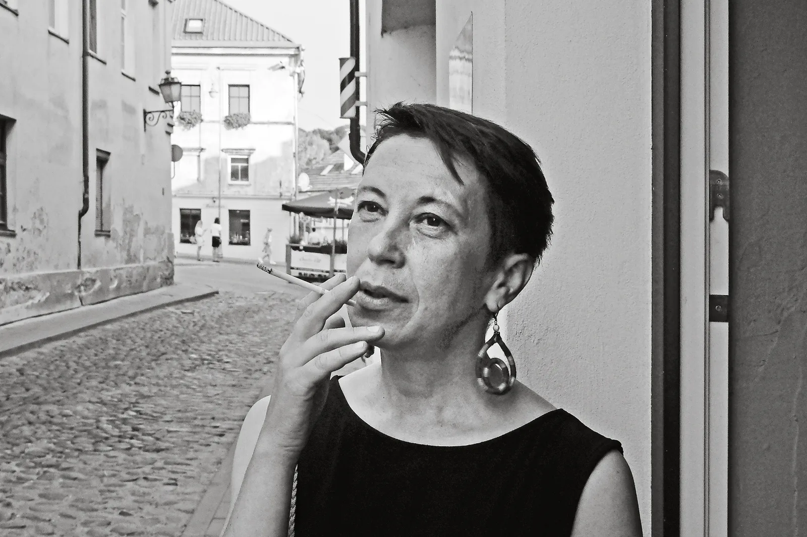 Aleksandra  Jacovskytė – Menininkė Irma Balakauskaitė prie galerijos „Godo". 