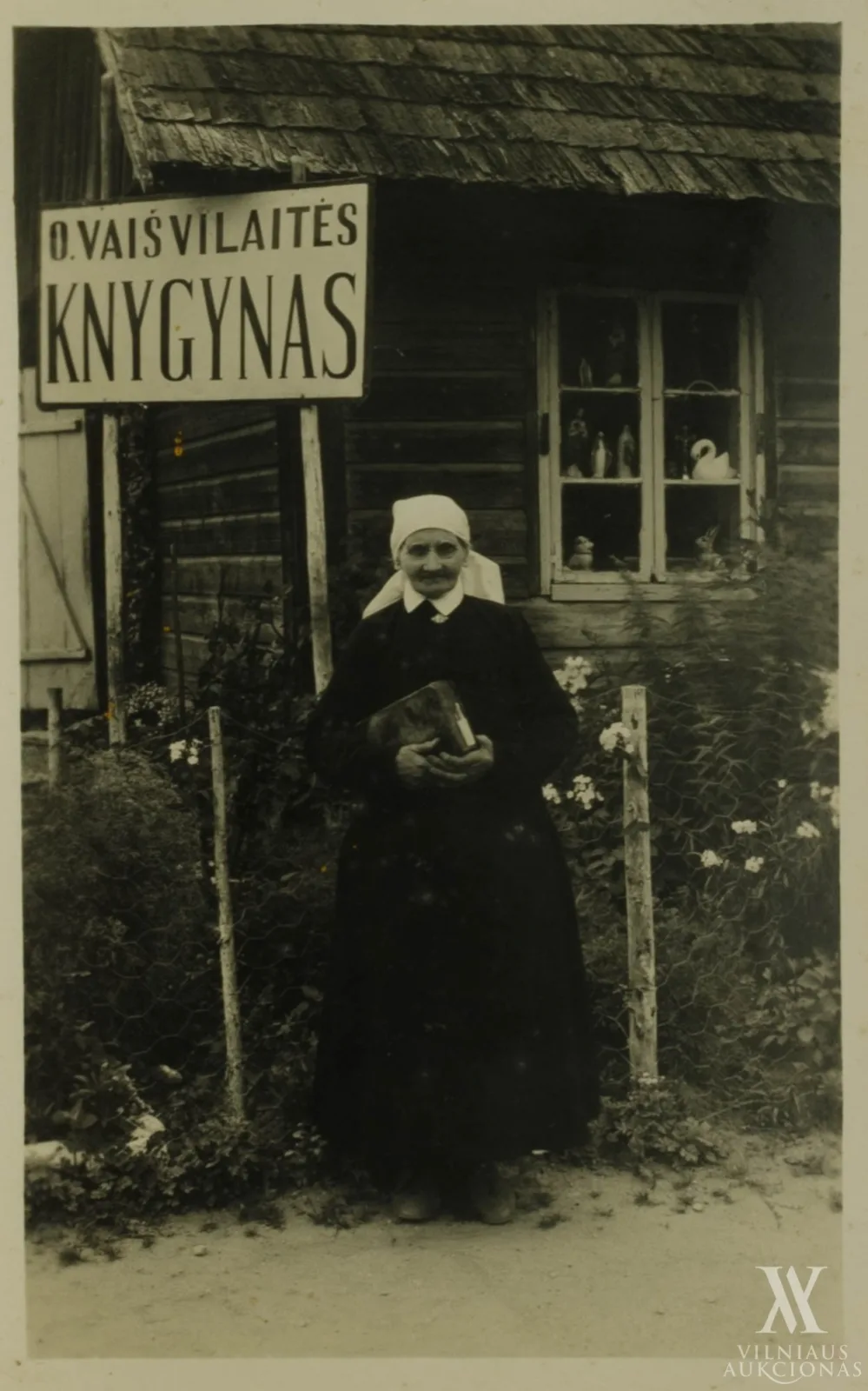 Fotografas  Nežinomas – O. Vaišvilaitės knygynas Kretingoje