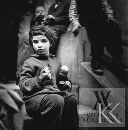 Antanas Sutkus – Žaislai. Vilnius, 1965