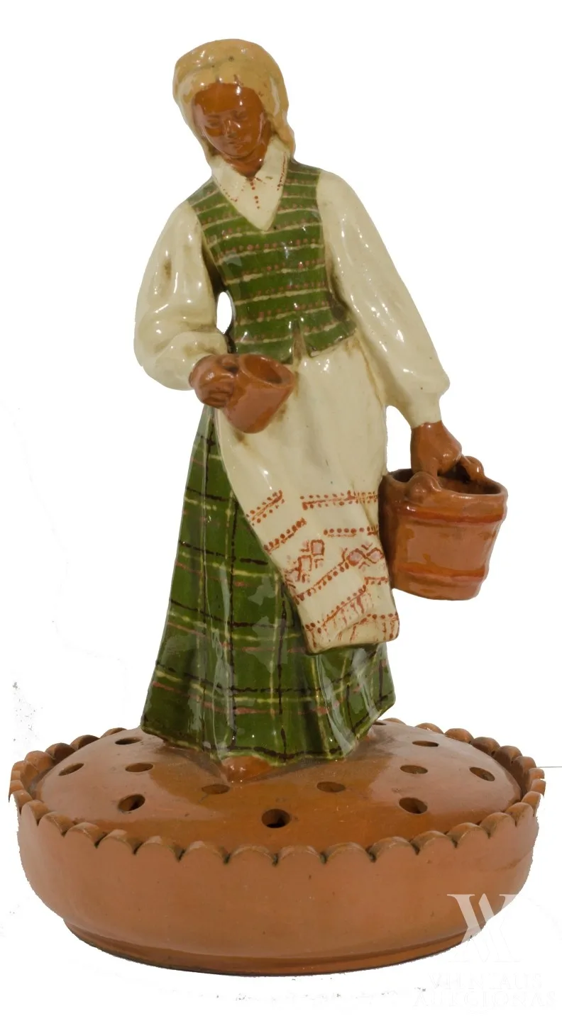 Leokadija Belvertaitė (1904–1992) | Kauno kombinatas „Dailė“ – Gėlių laistytoja (vaza žibutėms)