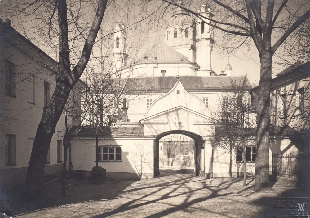 Janas Bulhakas (Jan Bułhak) – Vilniaus Švc. Trejybės Graikų apeigų katalikų bažnyčia fotografuota nuo Vilniaus Šv. Dvasios vienuolyno katedros