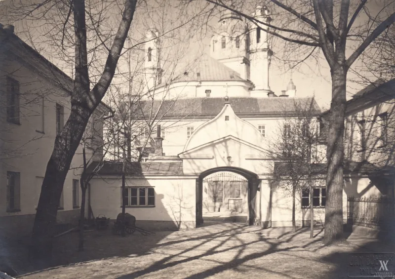 Janas Bulhakas (Jan Bułhak) – Vilniaus Švc. Trejybės Graikų apeigų katalikų bažnyčia fotografuota nuo Vilniaus Šv. Dvasios vienuolyno katedros