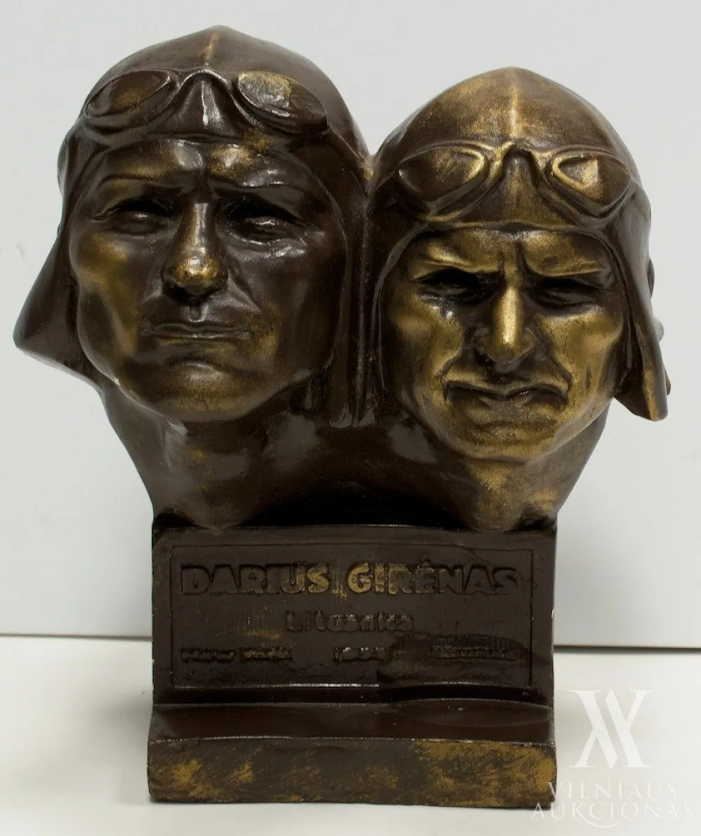 Bronius Pundzius – Dariaus ir Girėno biustai