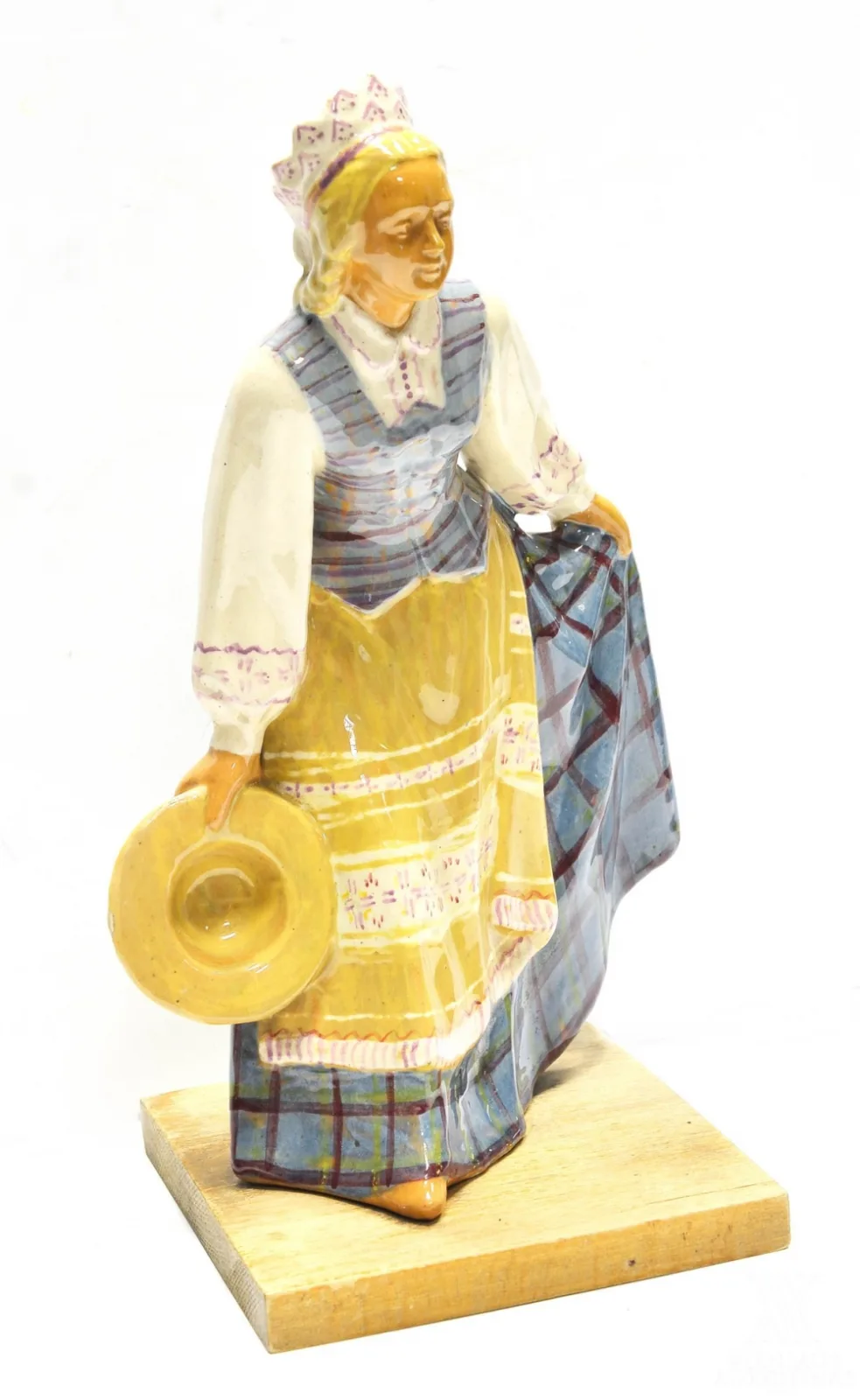Leokadija Belvertaitė (1904–1992) | Kauno kombinatas „Dailė“ – Kepurinė