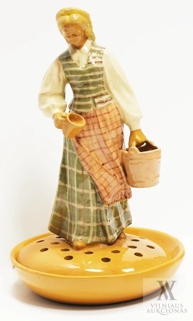 Leokadija Belvertaitė (1904–1992) | Kauno kombinatas „Dailė“ – Skulptūra-vaza „Gėlių laistytoja”