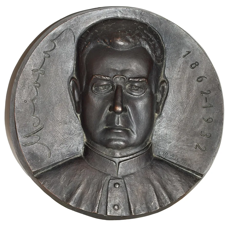 Vladas  Žuklys – Bareljefas „Maironis 1862–1932”