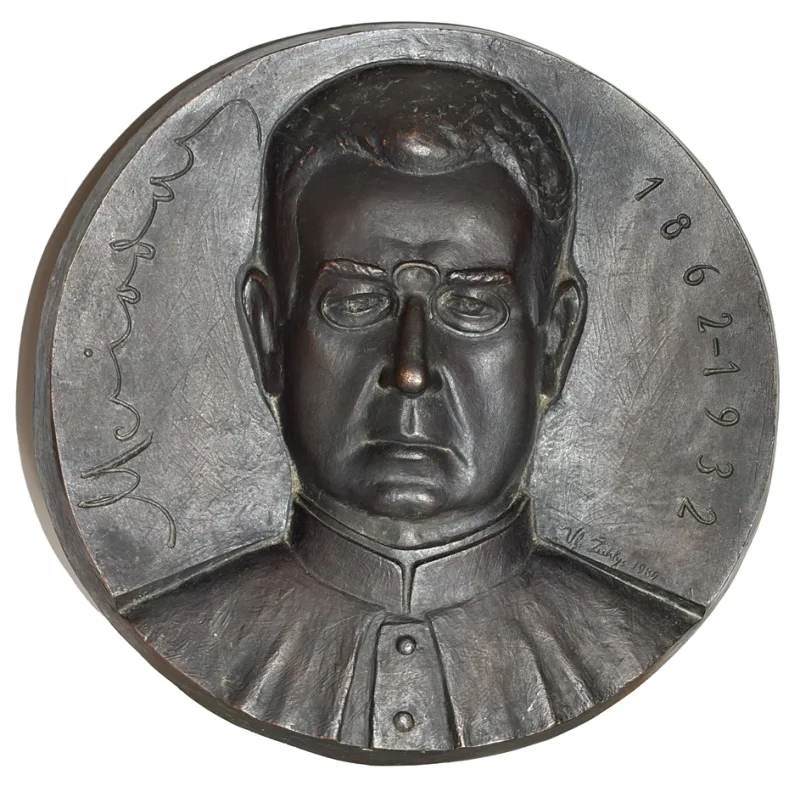 Vladas  Žuklys – Bareljefas „Maironis 1862–1932”