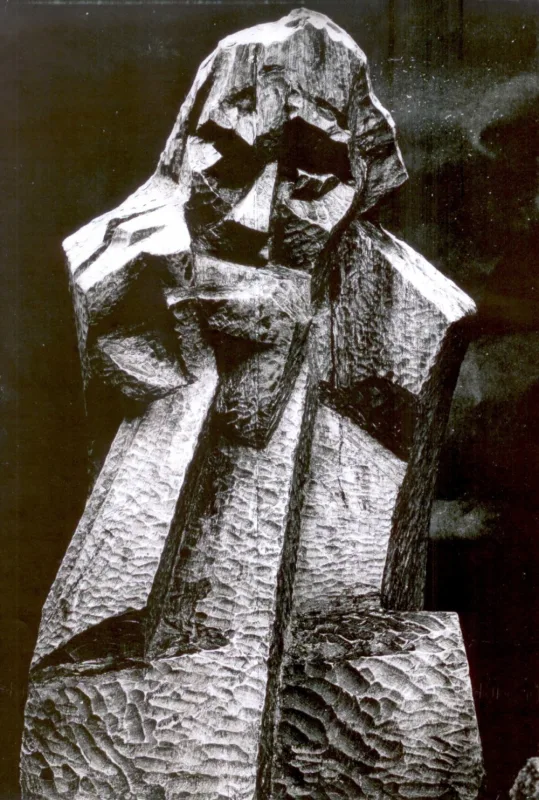 JONO AVYŽIAUS PORTRETAS, 1983, raudonmedis, h = 100 cm Nacionalinio M.K.Čiurlionio dailės muziejaus nuosavybė. Kūrinys 1984 m. buvo eksponuojamas Rygos kvadrienalėje. Po parodos darbas negrįžo